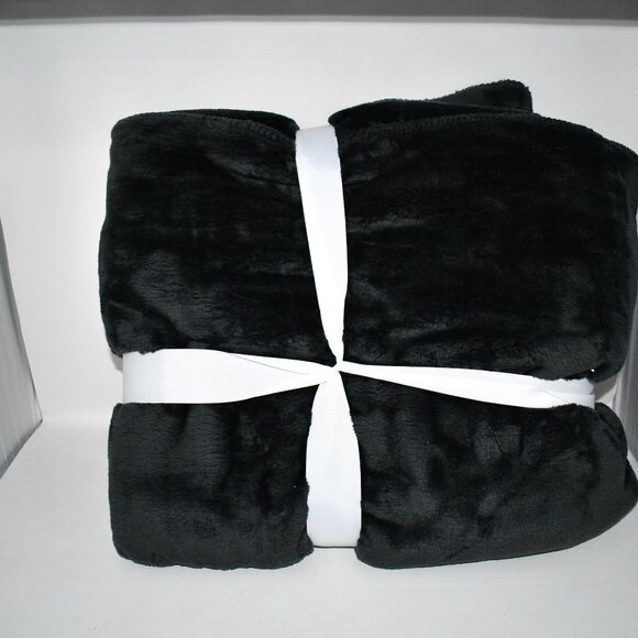 UGG Whitecap Plush Throw Blanket – Fleece Lightweight Soft Cozy Throw in Shadow - Picture 4 of 4